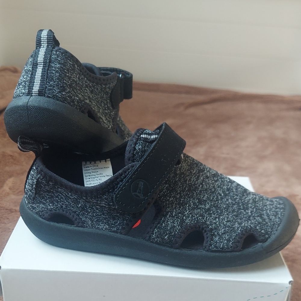 Lands' End NWOT Black And Heather Boys Toddler Swim And Water Sandals Size 10